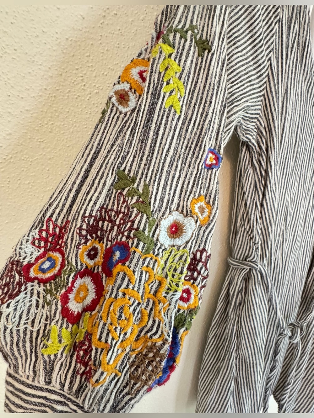 Feather Bone by Anthropologie Lindsey Striped Embroidered Floral Dress
Sz Small - Picture 5 of 13
